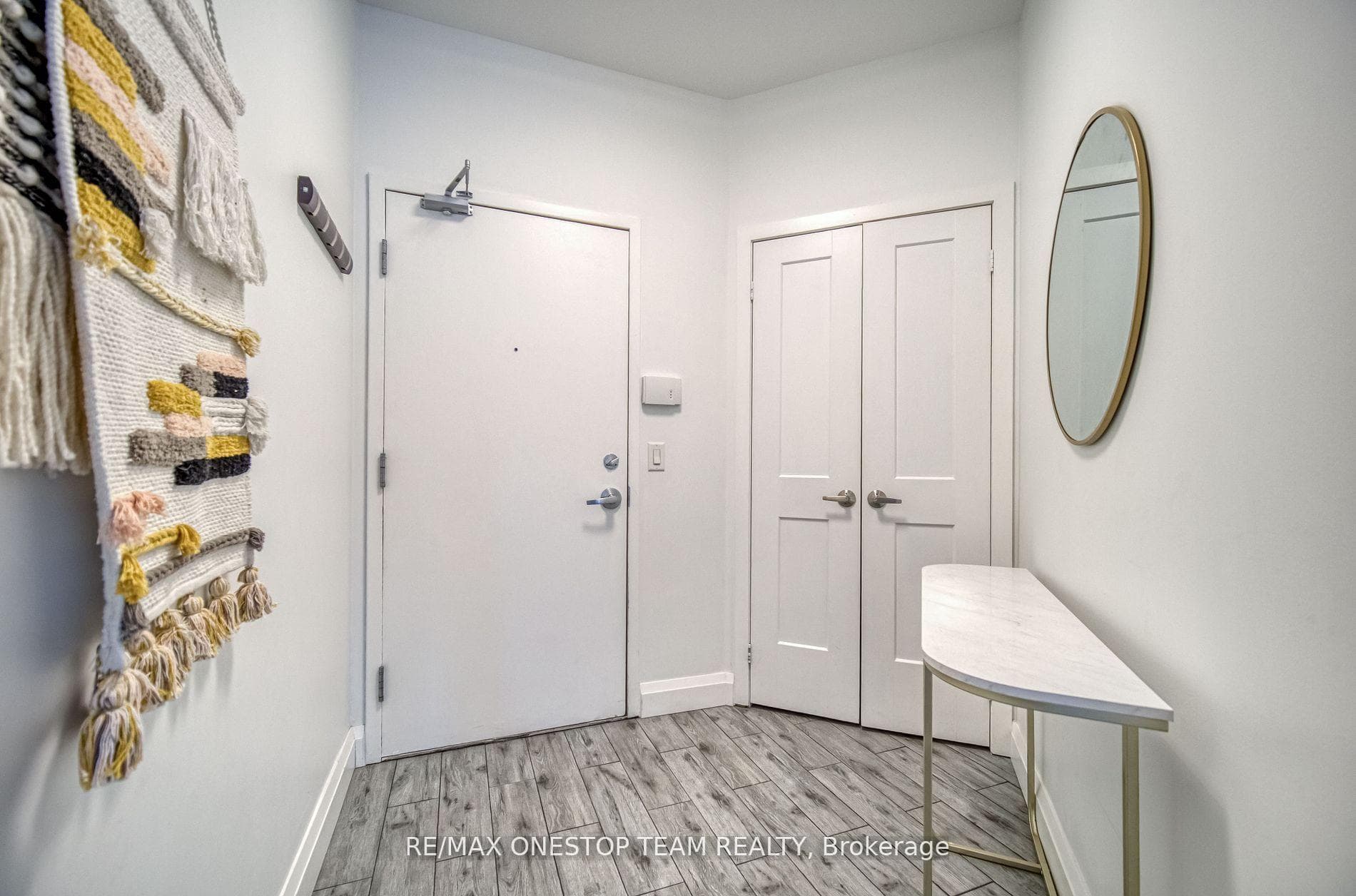218 Queens Quay Unit 1002 photo 4