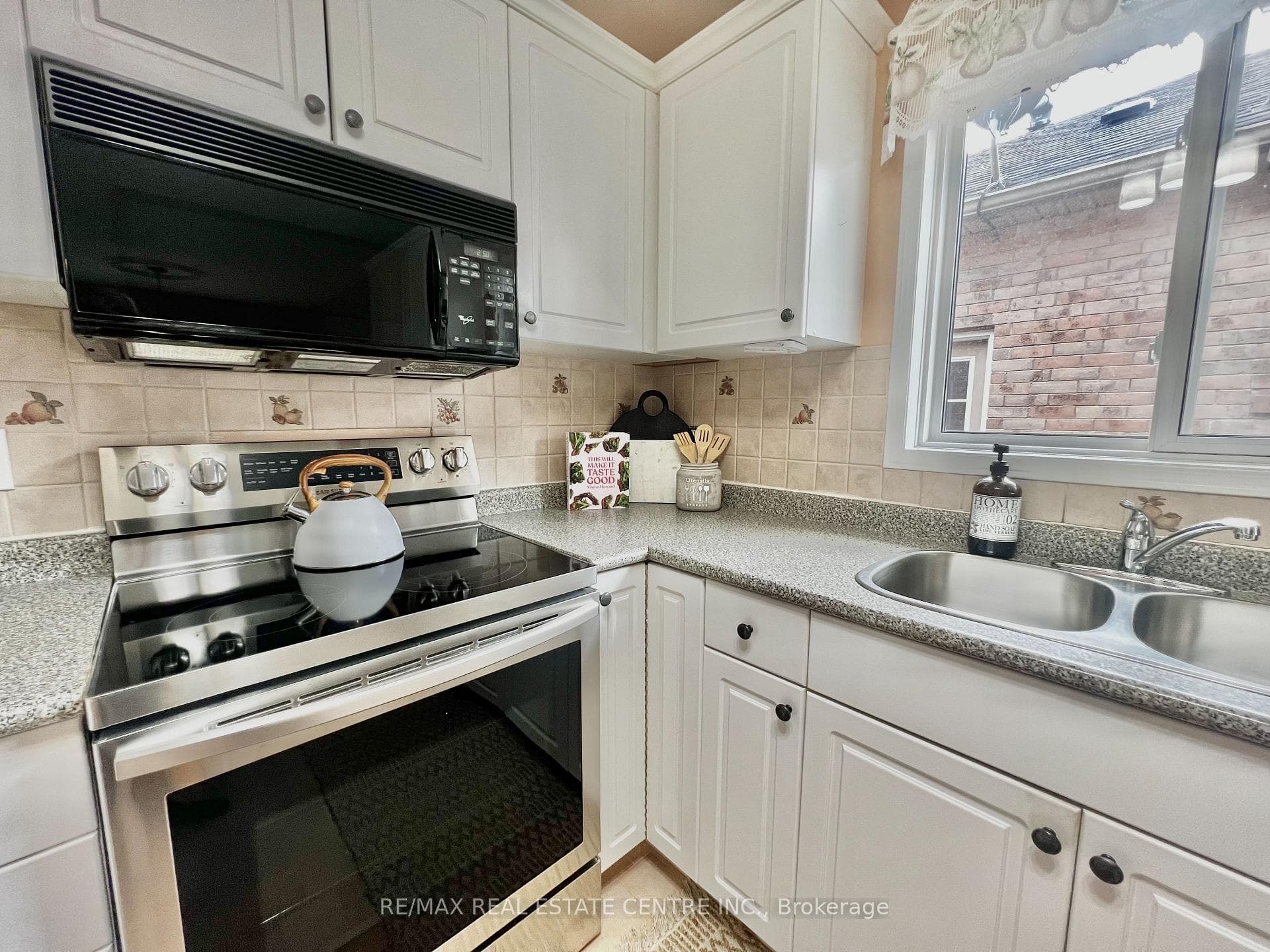 568 Park Avenue photo 32