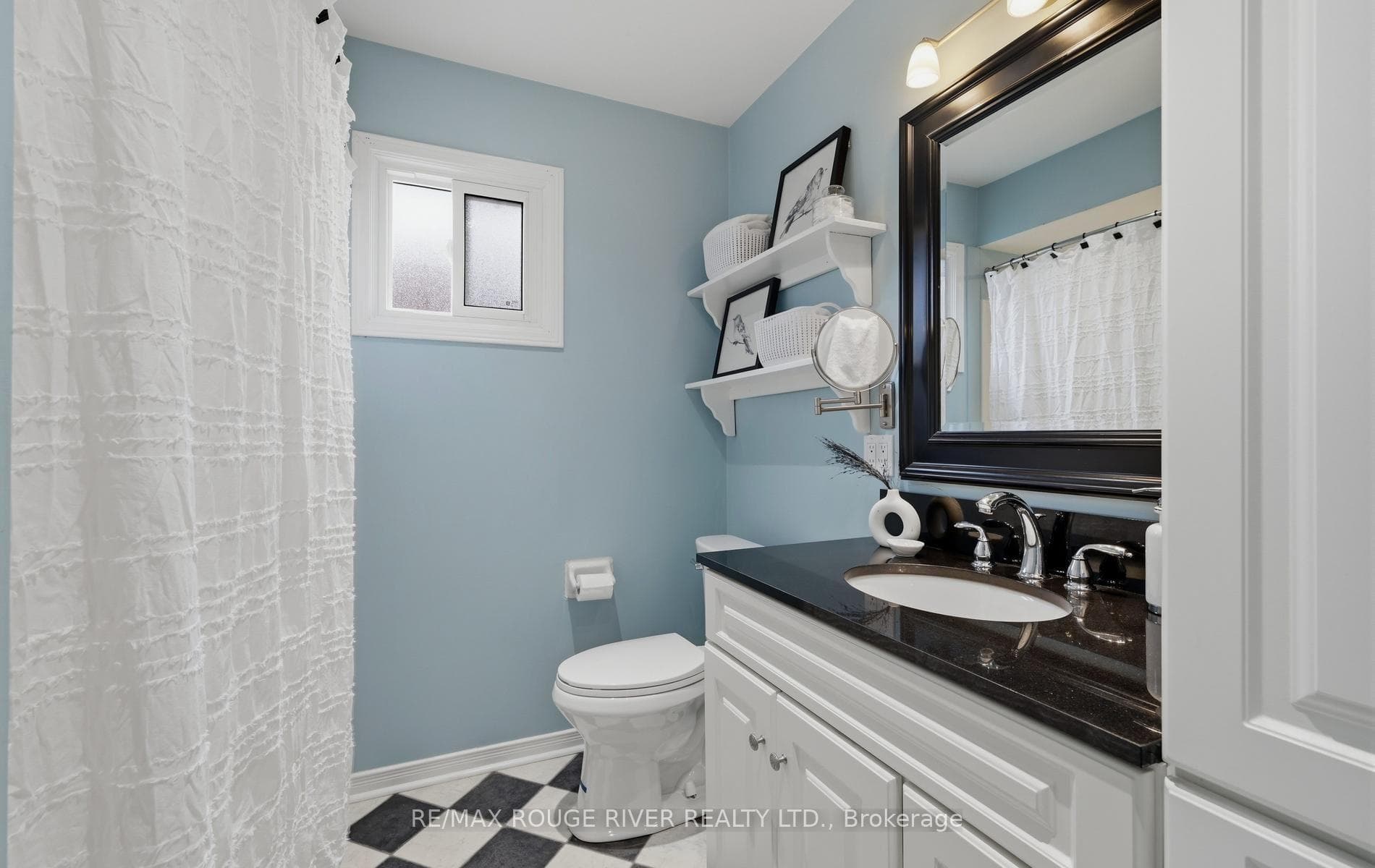 64 Keeble Crescent photo 31