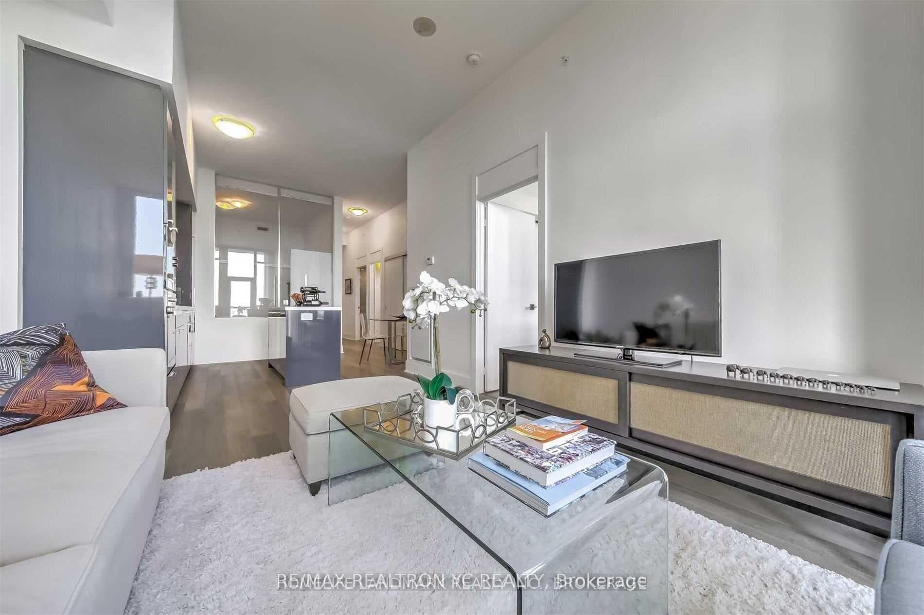 32 Davenport Road Unit 2306 photo 6