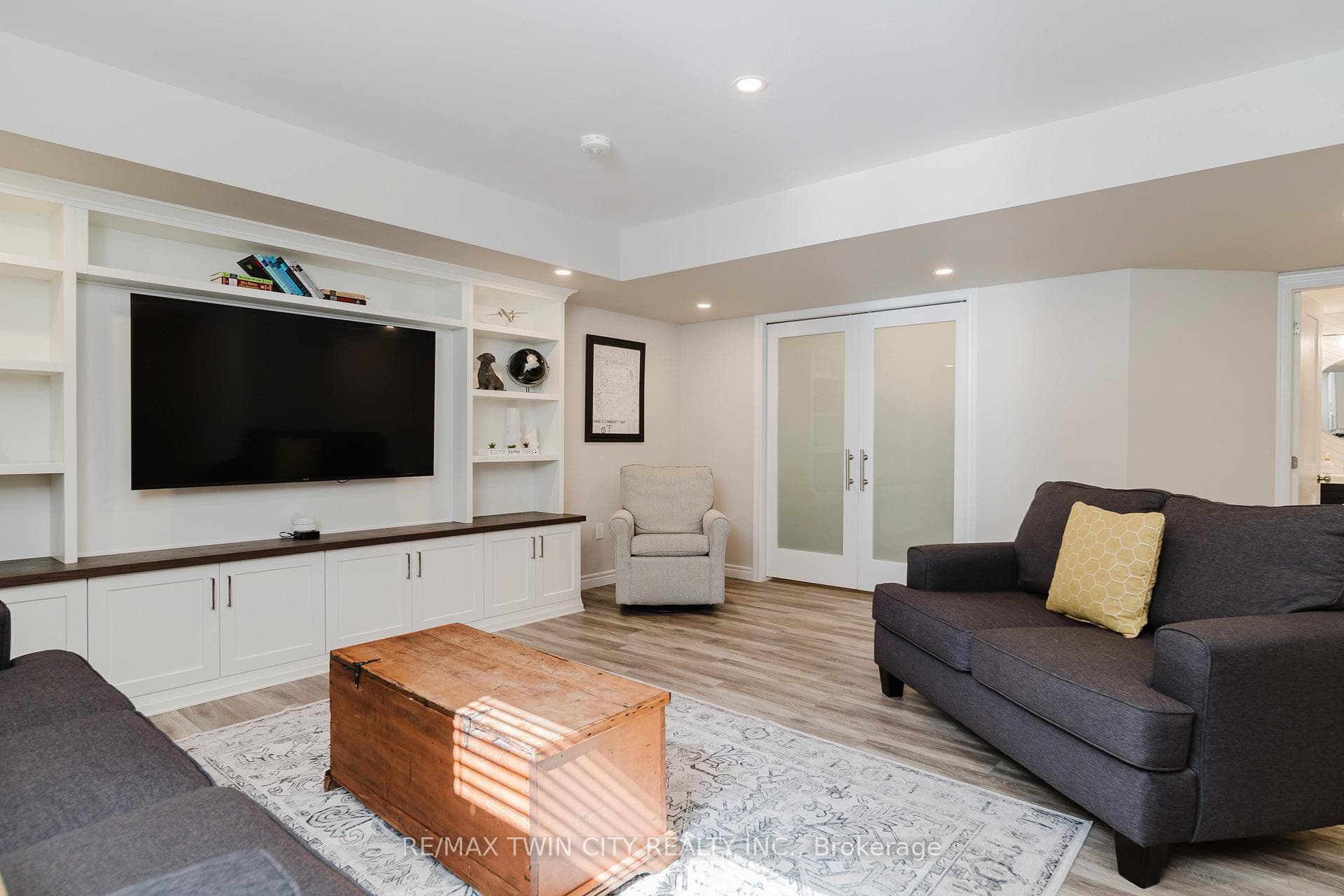 597 Sundew Drive photo 38