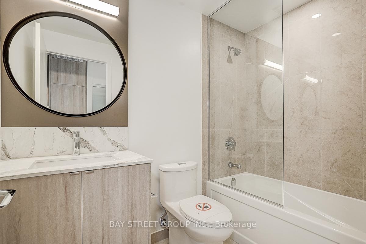 771 Yonge Street Unit 809 photo 16