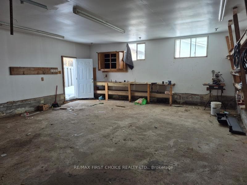 217 Angus Street photo 24