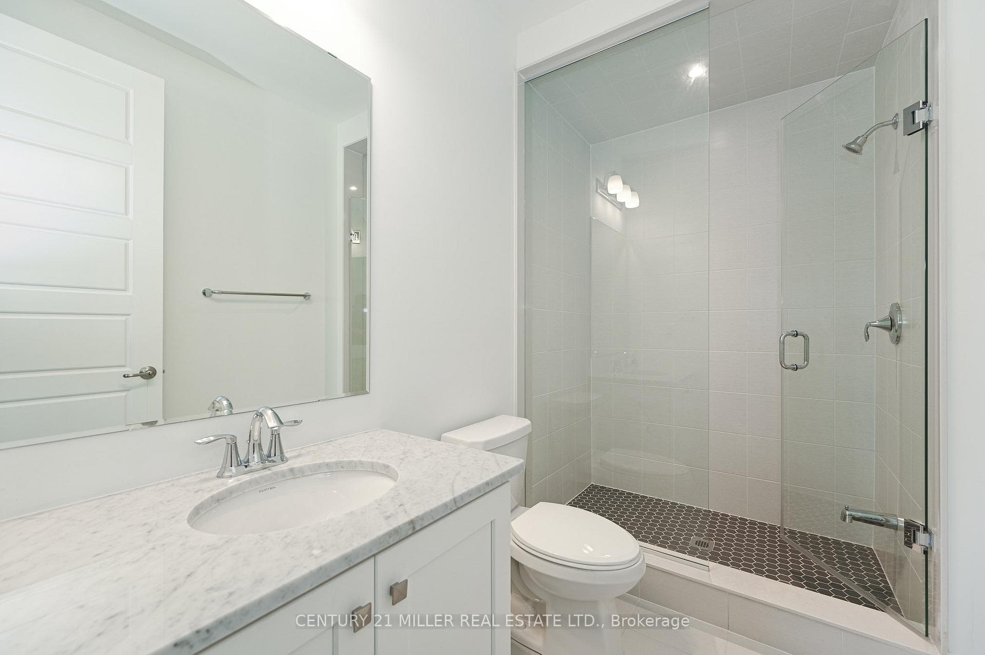 1432 Ford Strathy Crescent photo 23