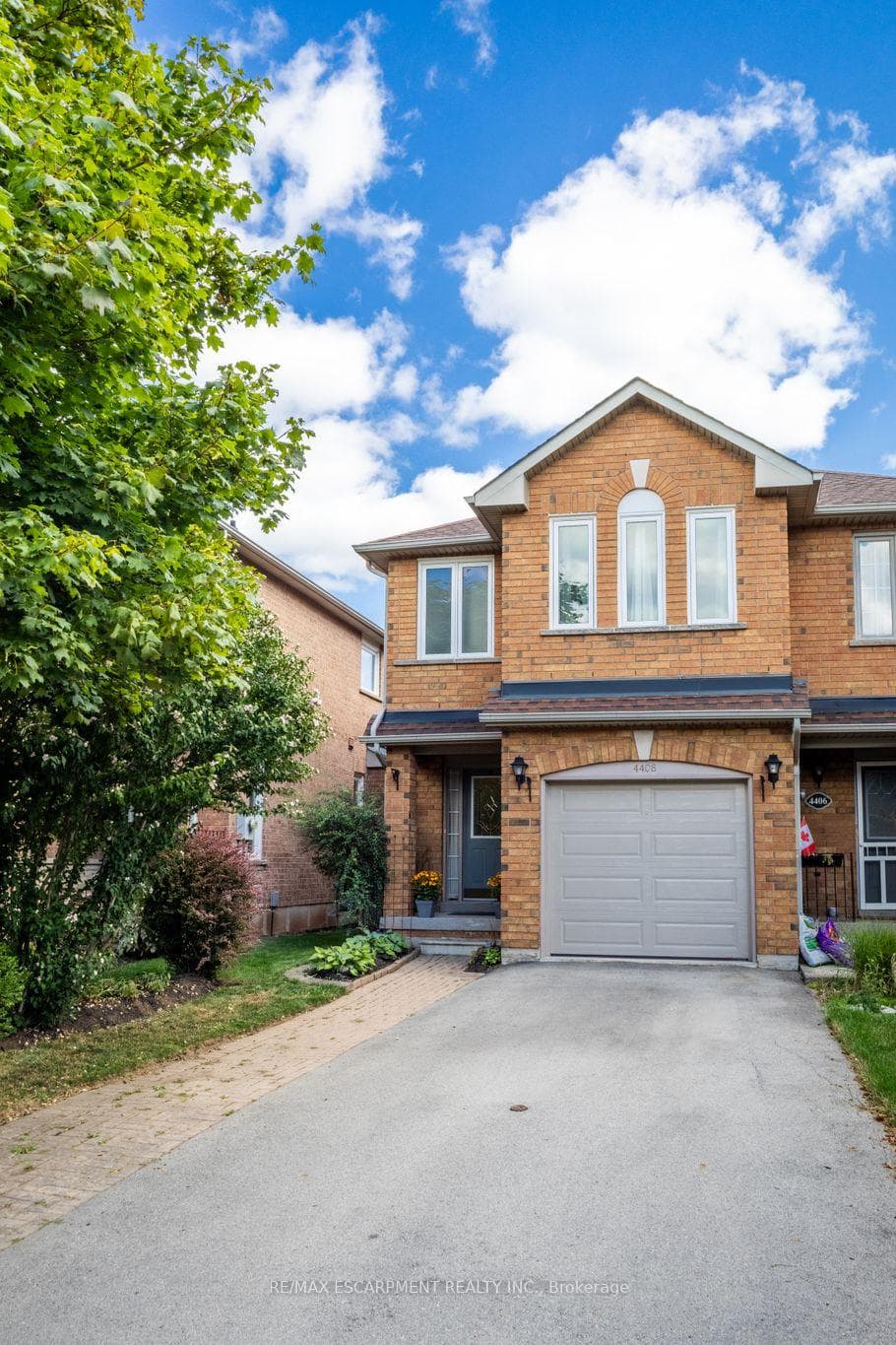 4408 Vallence Drive photo 2