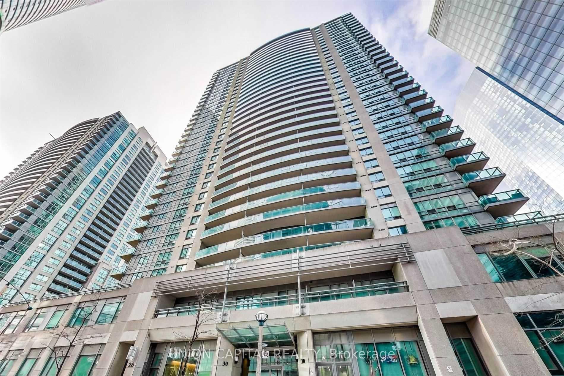 30 Grand Trunk Crescent Unit 1506 photo 3