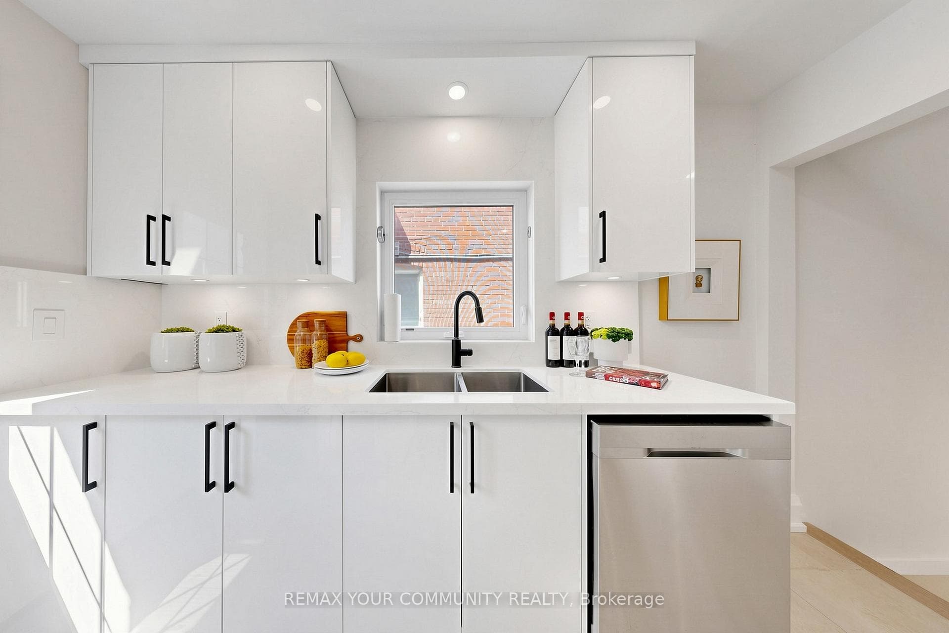 351 Fairlawn Avenue photo 10
