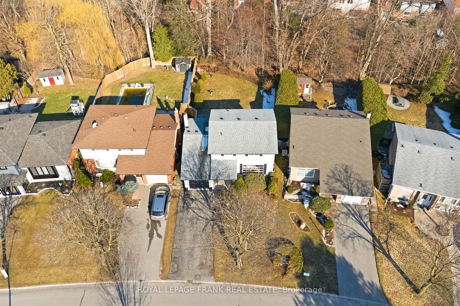 565 Charrington Avenue photo 3