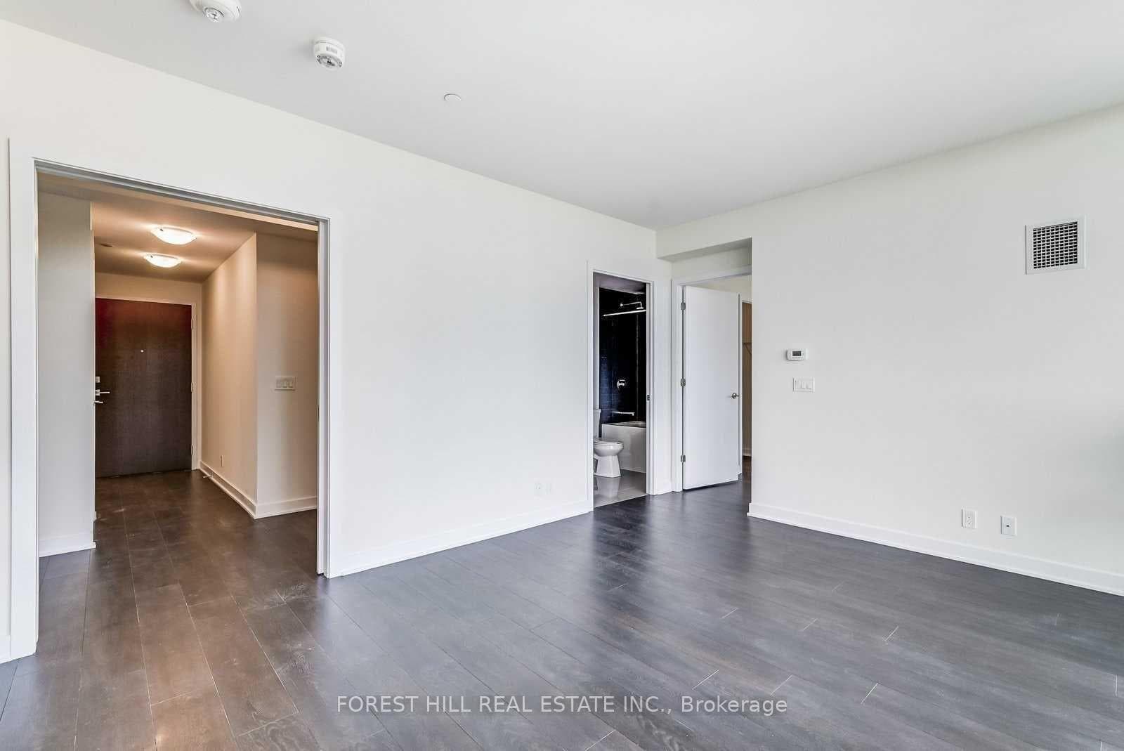 2221 Yonge Street Unit 5806 photo 13