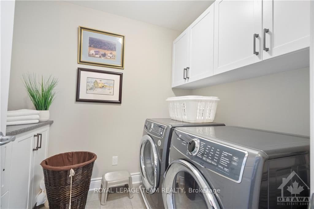 857 PERCIVAL Crescent photo 22