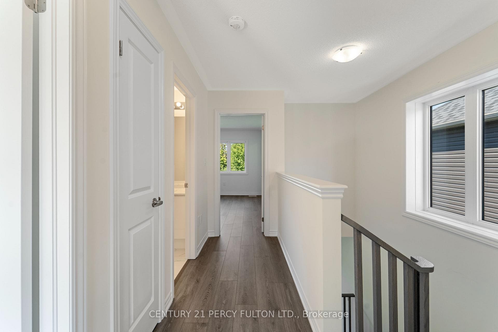 39 Watts Mews photo 15