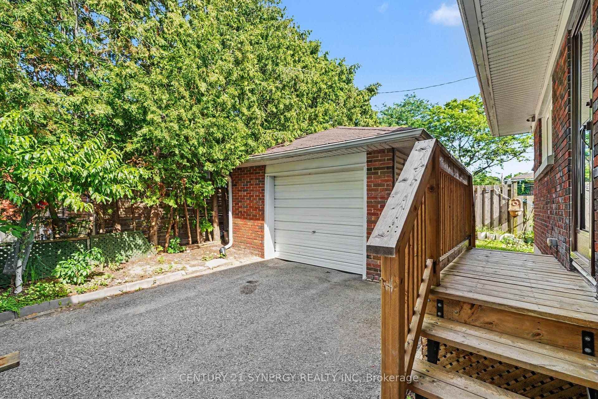 Detached Garage
