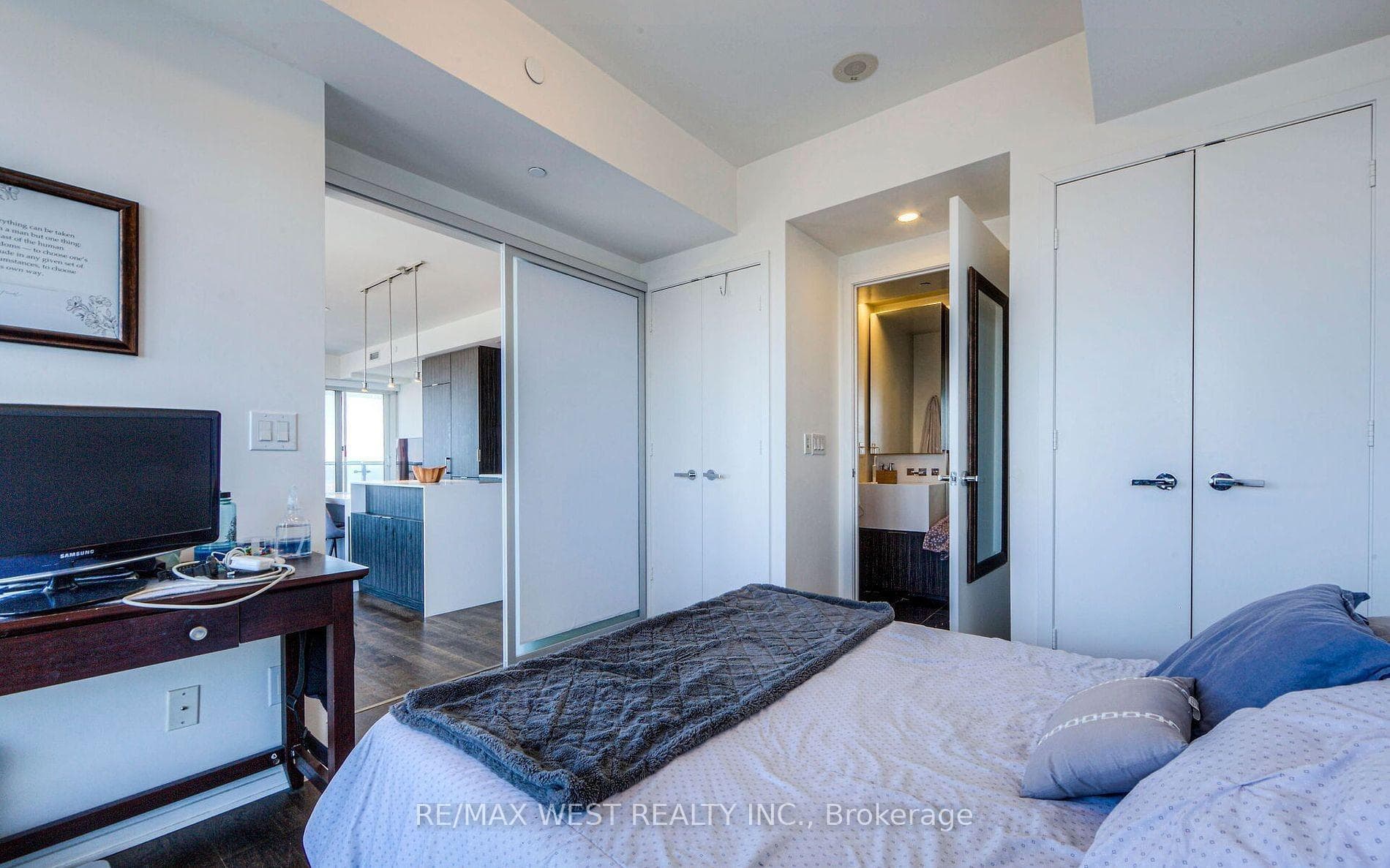 1 Bloor Street Unit 6101 photo 18