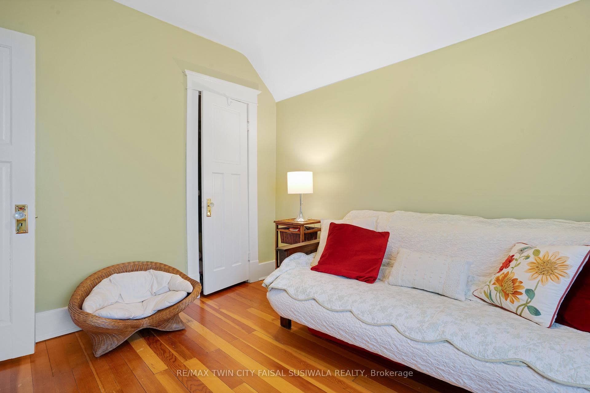 130 Moore Avenue photo 21