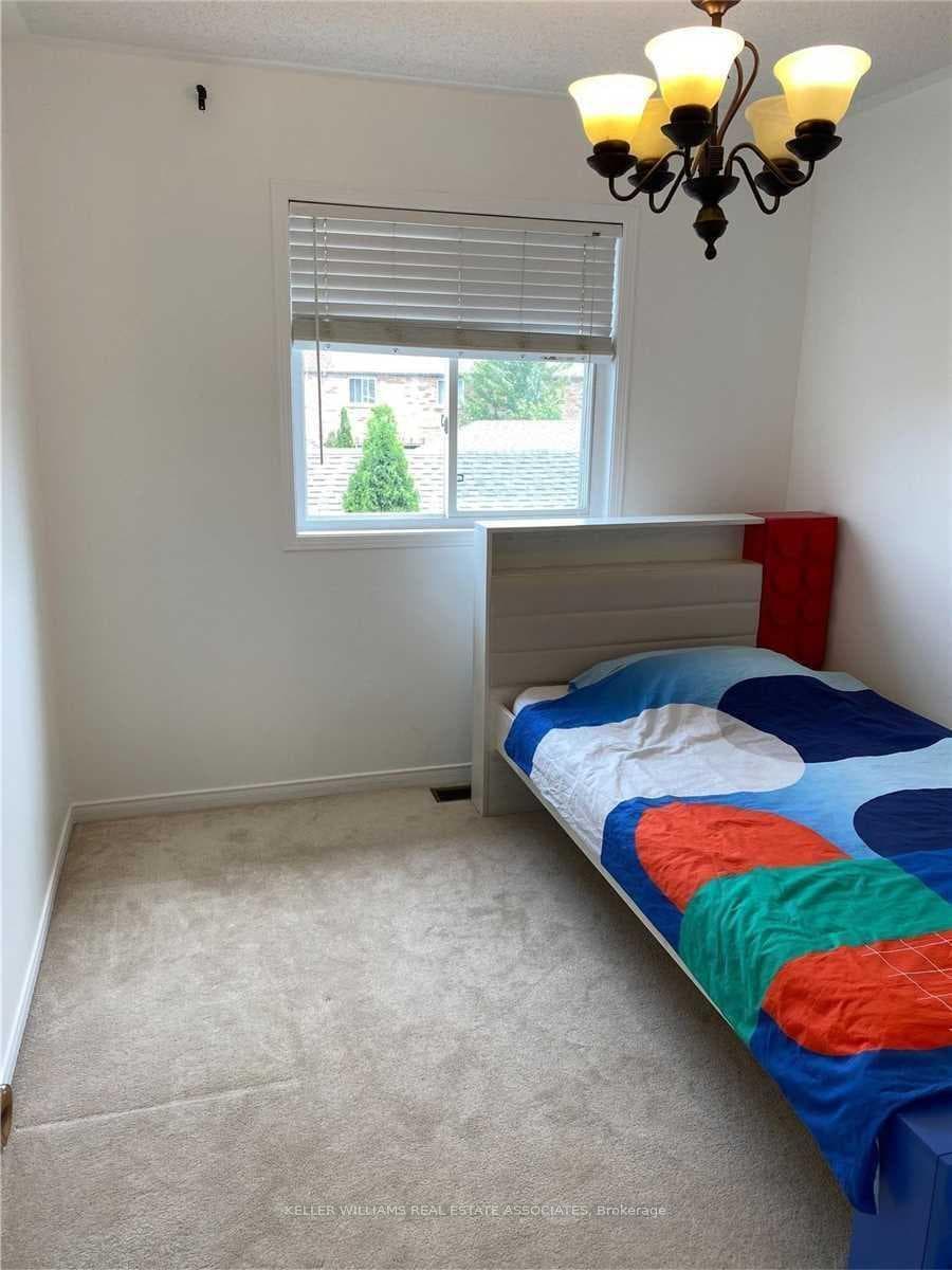 5957 Tenth Line photo 15