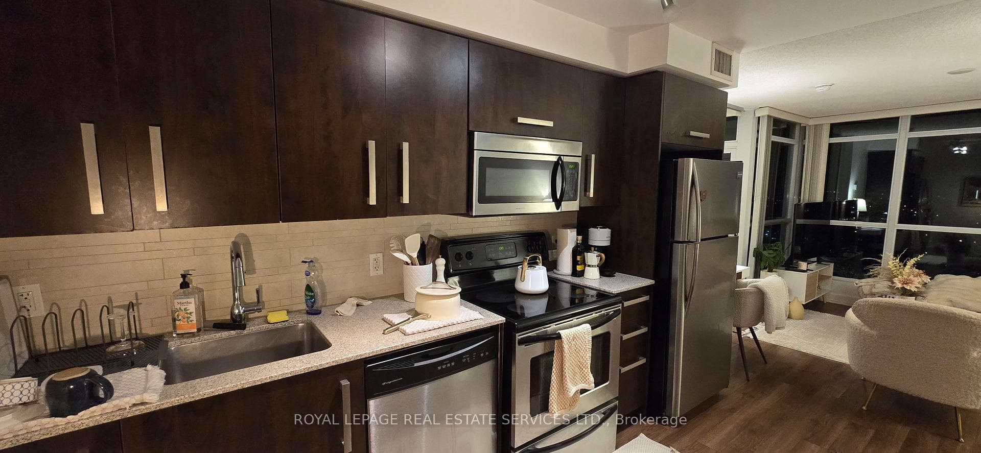 1048 Broadview Avenue Unit 1706 photo 3