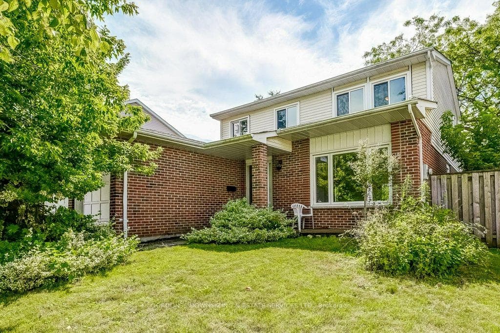 99 Panter Crescent photo 1