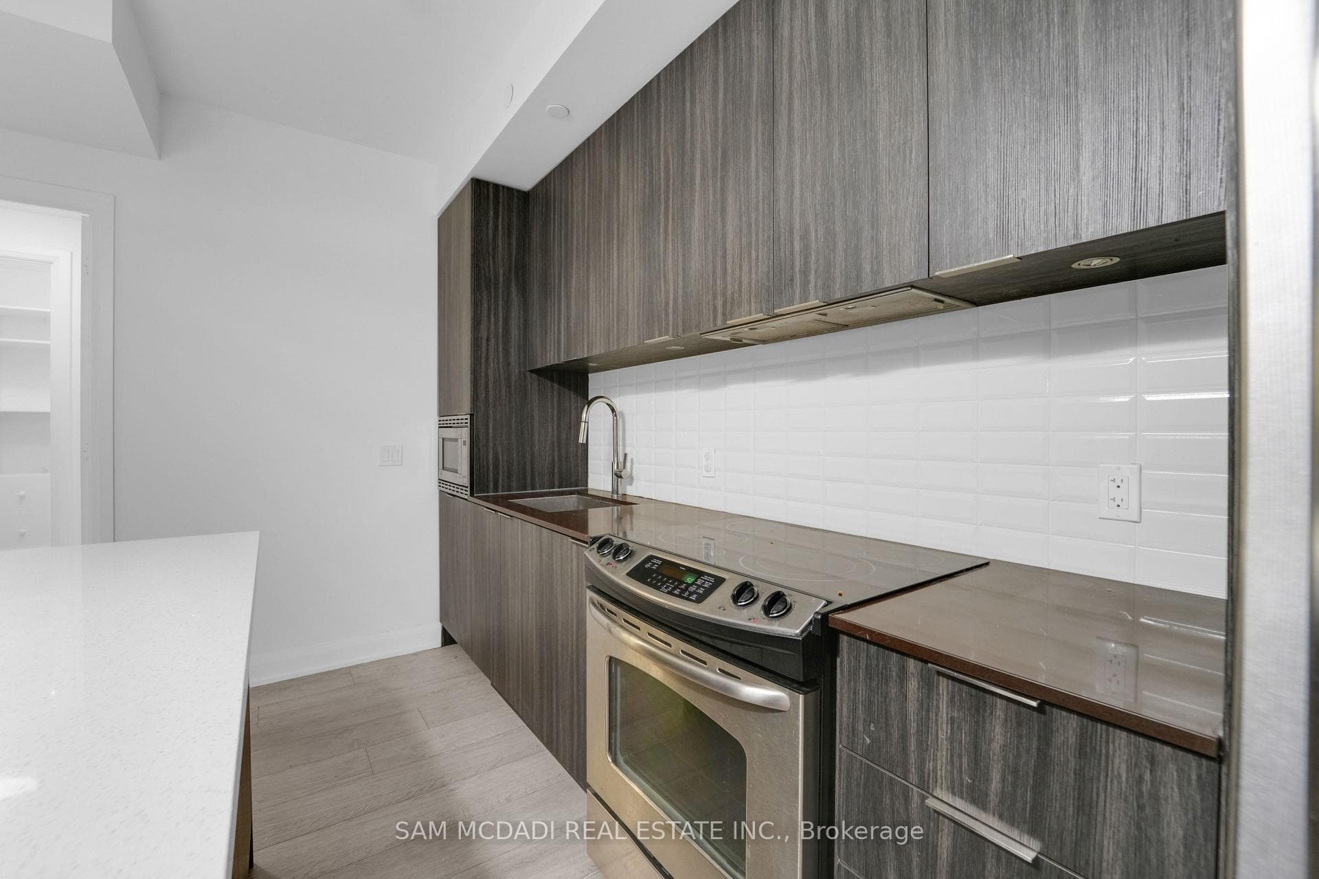 110 Marine Parade Drive Unit 1010 photo 9
