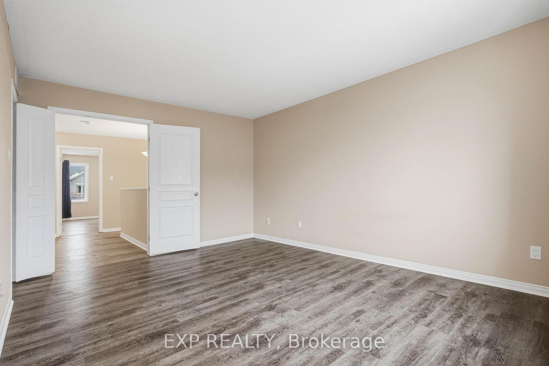 705 Regiment Avenue photo 25