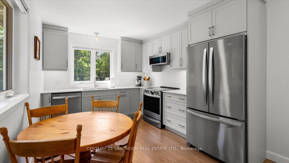 101 Thompson Road photo 10
