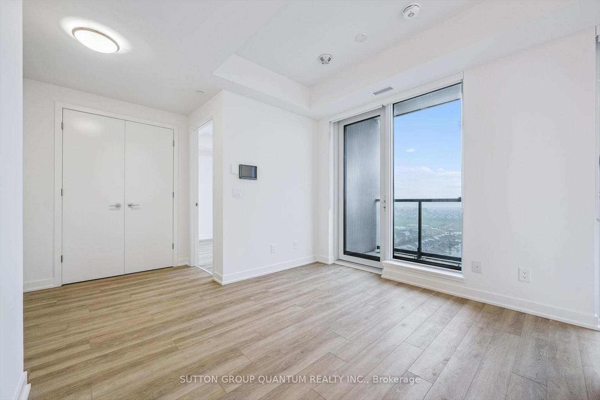 3079 Trafalgar Road Unit 1608 photo 11