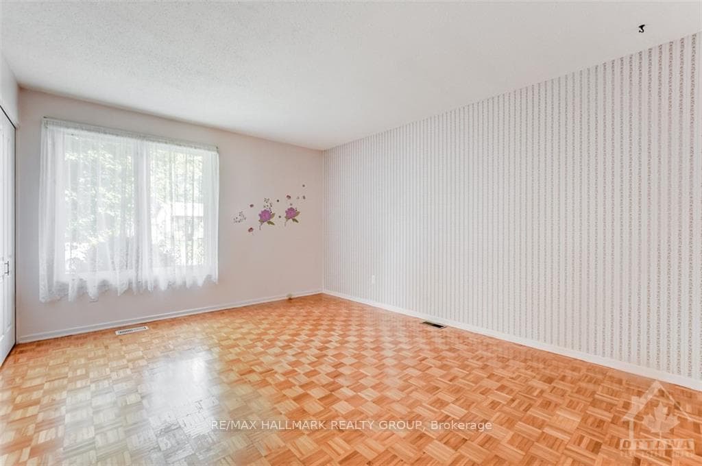1317 RAINBOW Crescent photo 9