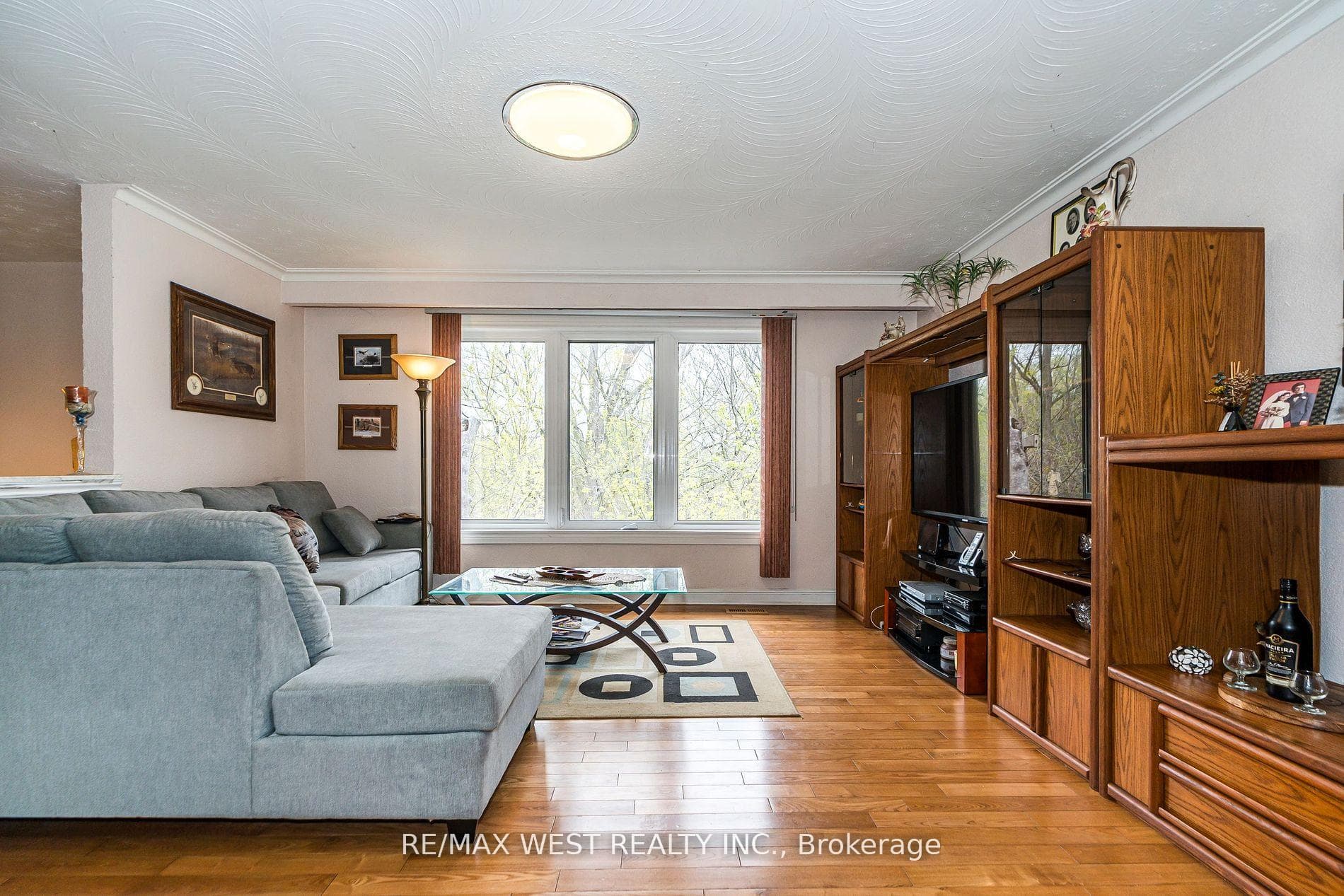 579 Rustic Road photo 14