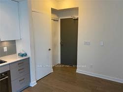 17 Dundonald Street Unit 901 photo 4