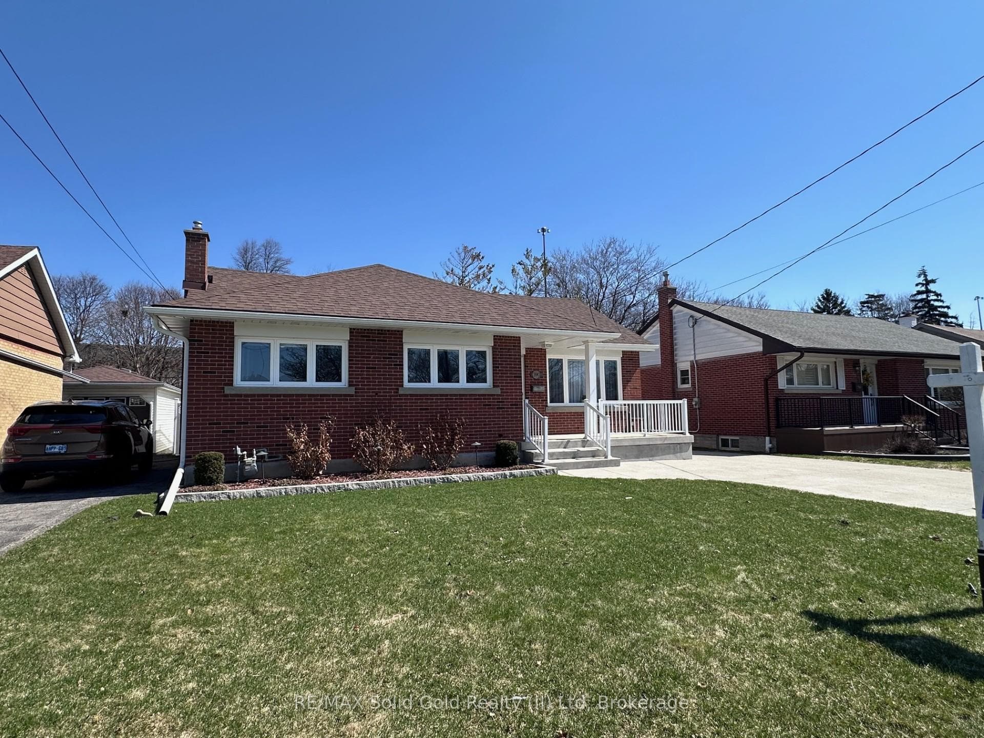 390 Dumfries Avenue photo 2