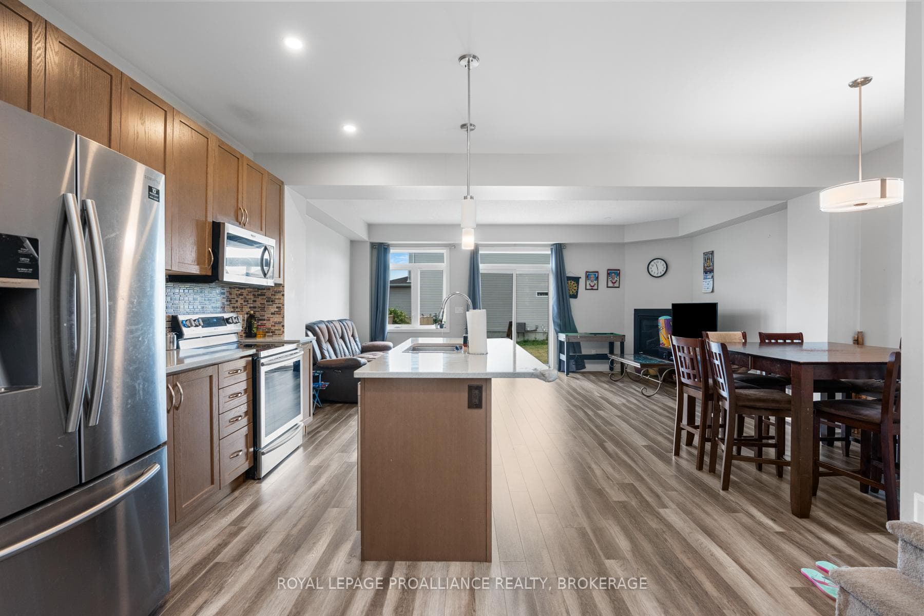1519 Davenport Crescent photo 12