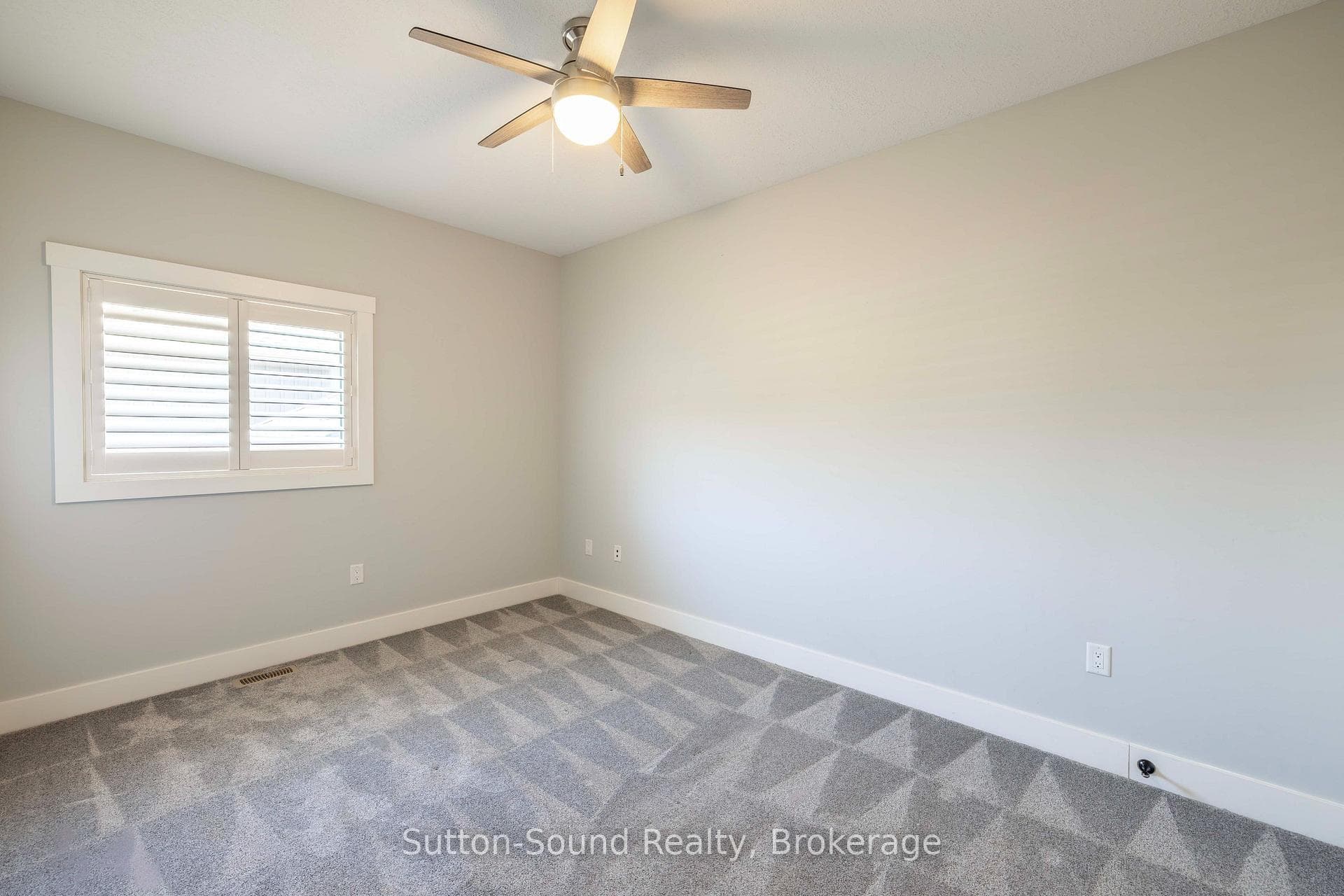 2nd Mainfloor Bedroom