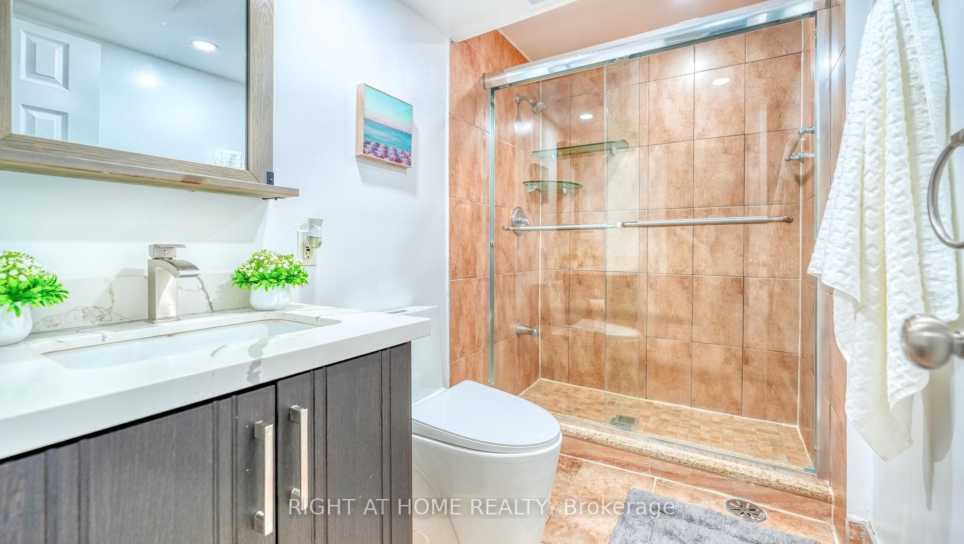 58 Teddington Crescent photo 24