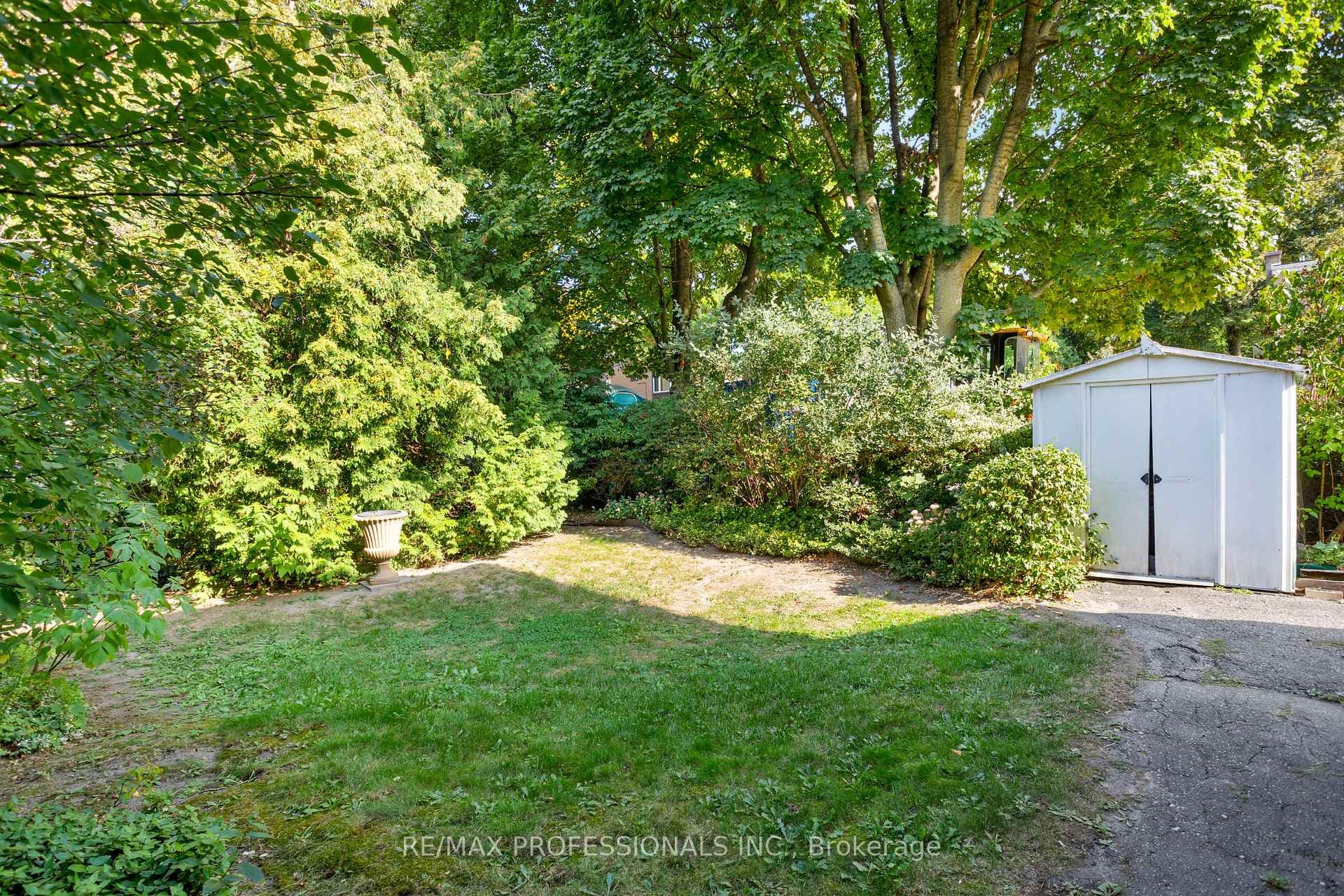 38 Van Stassen Boulevard photo 18