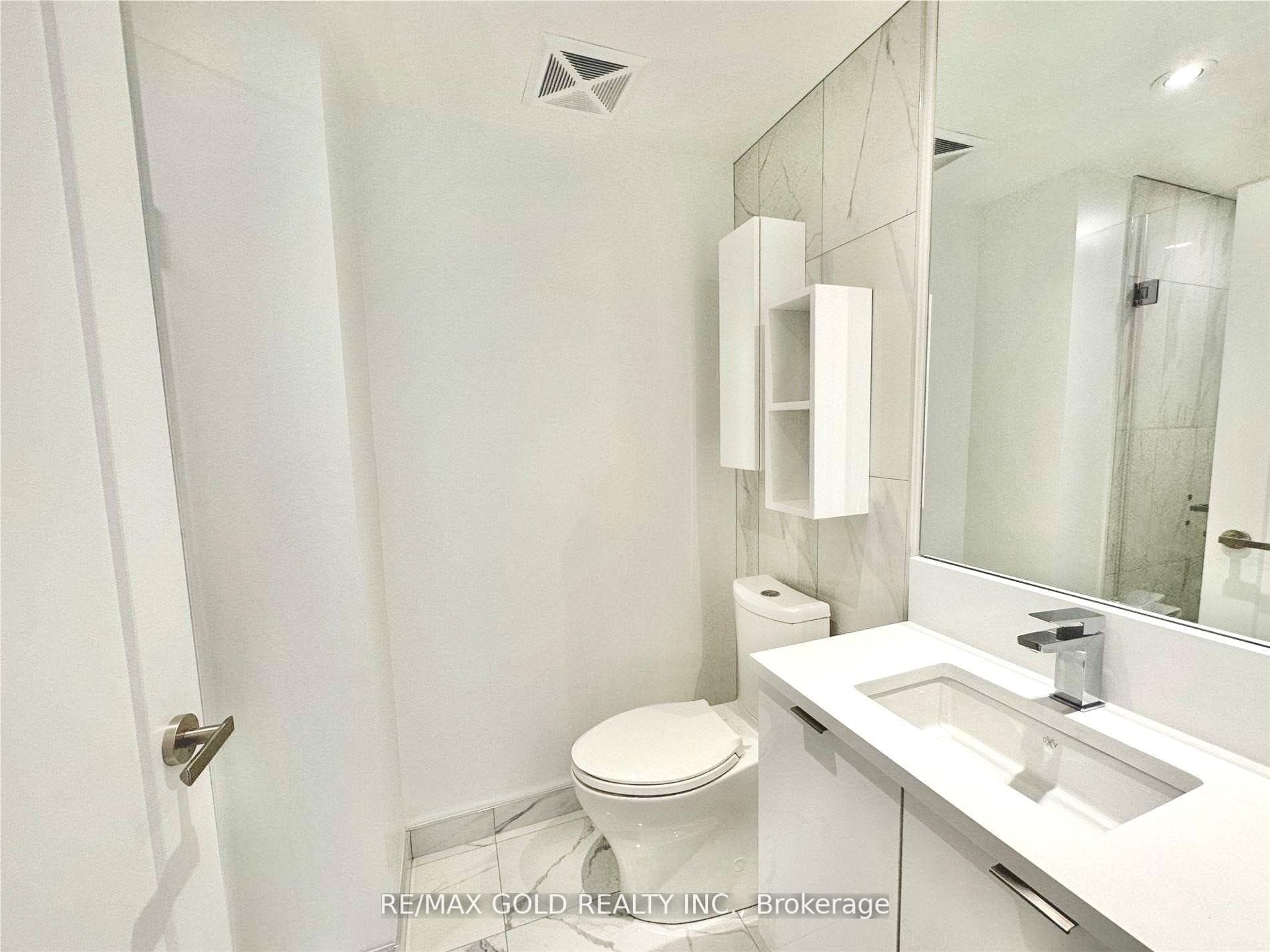 195 redpath Avenue Unit 3301 photo 16
