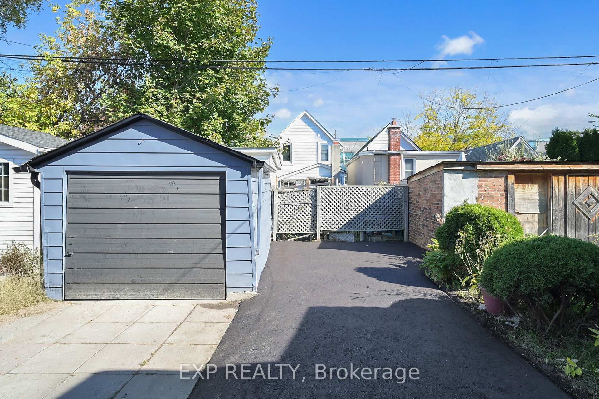 685 Jane Street photo 48