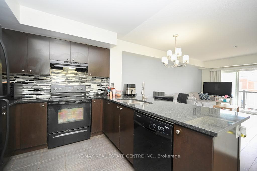 70 Baycliffe Crescent Unit 301 photo 19