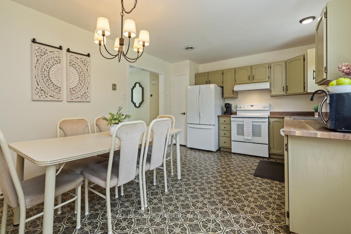 Great family size kitchen w Walkout to Deck