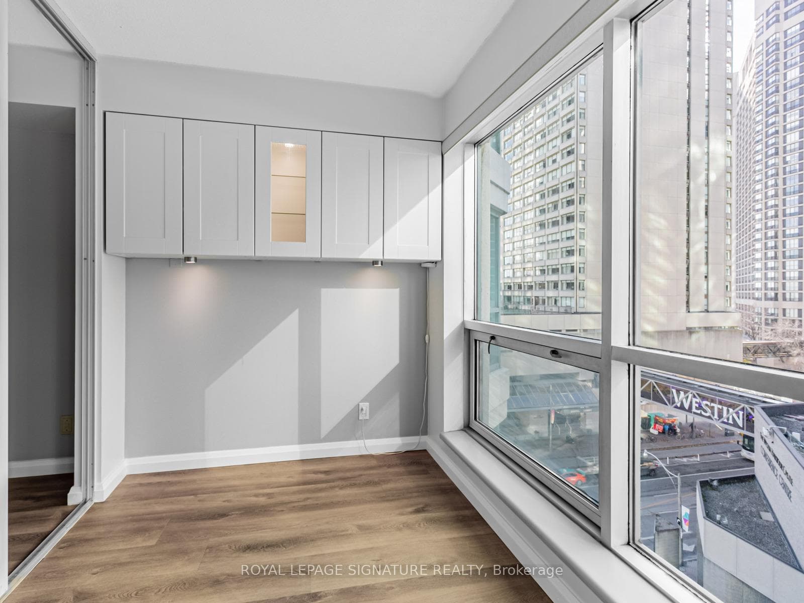10 Queens Quay Unit 709 photo 24