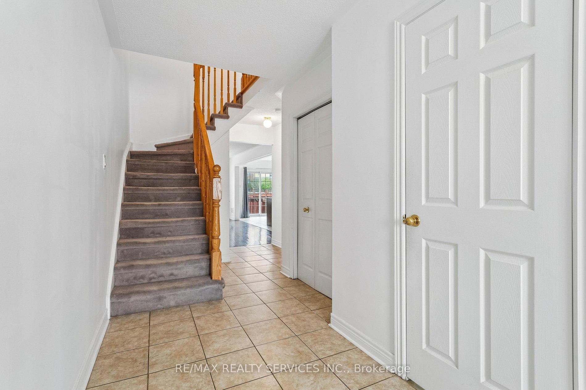 1385 Costigan Road photo 6