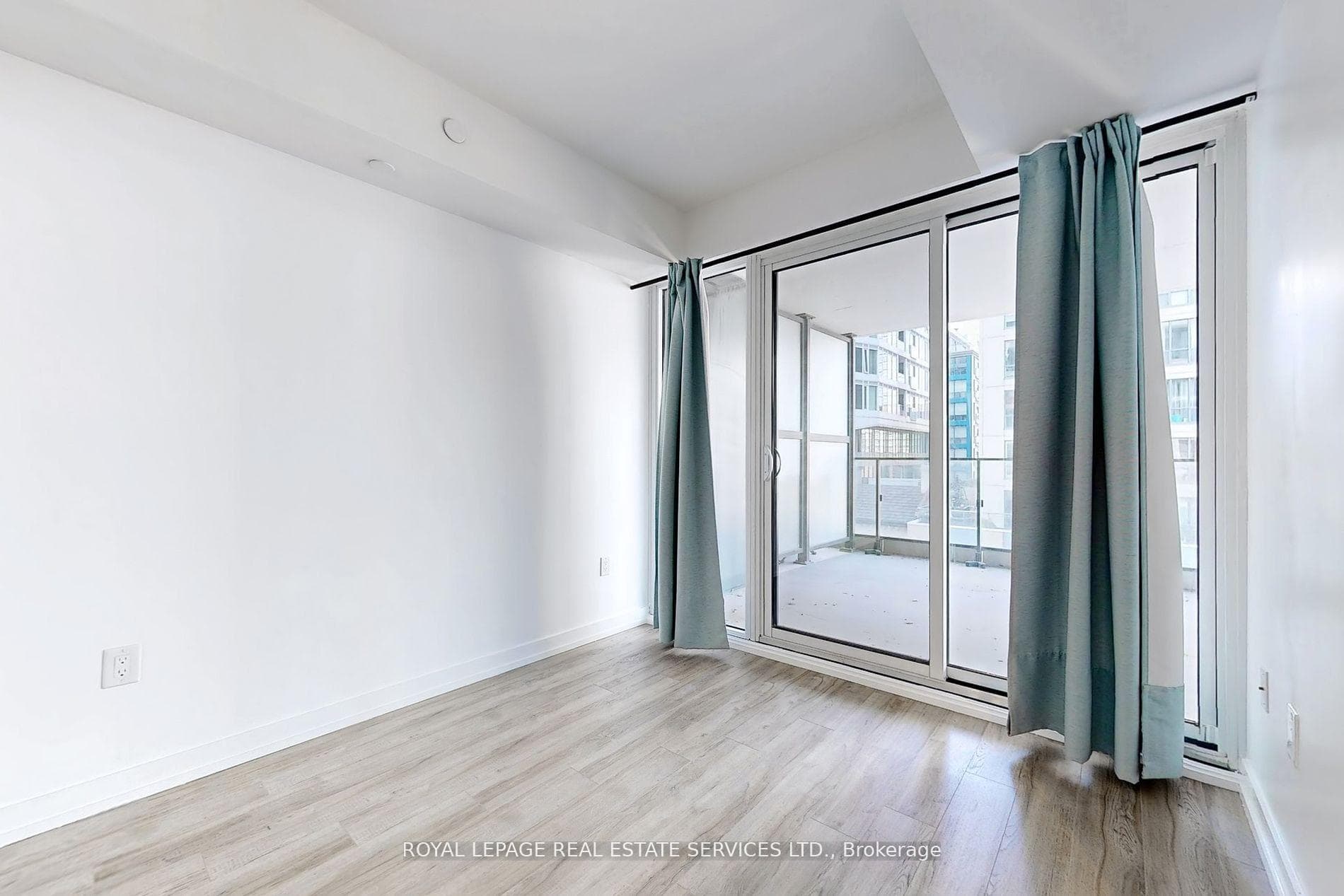 77 Shuter Street Unit 612 photo 11