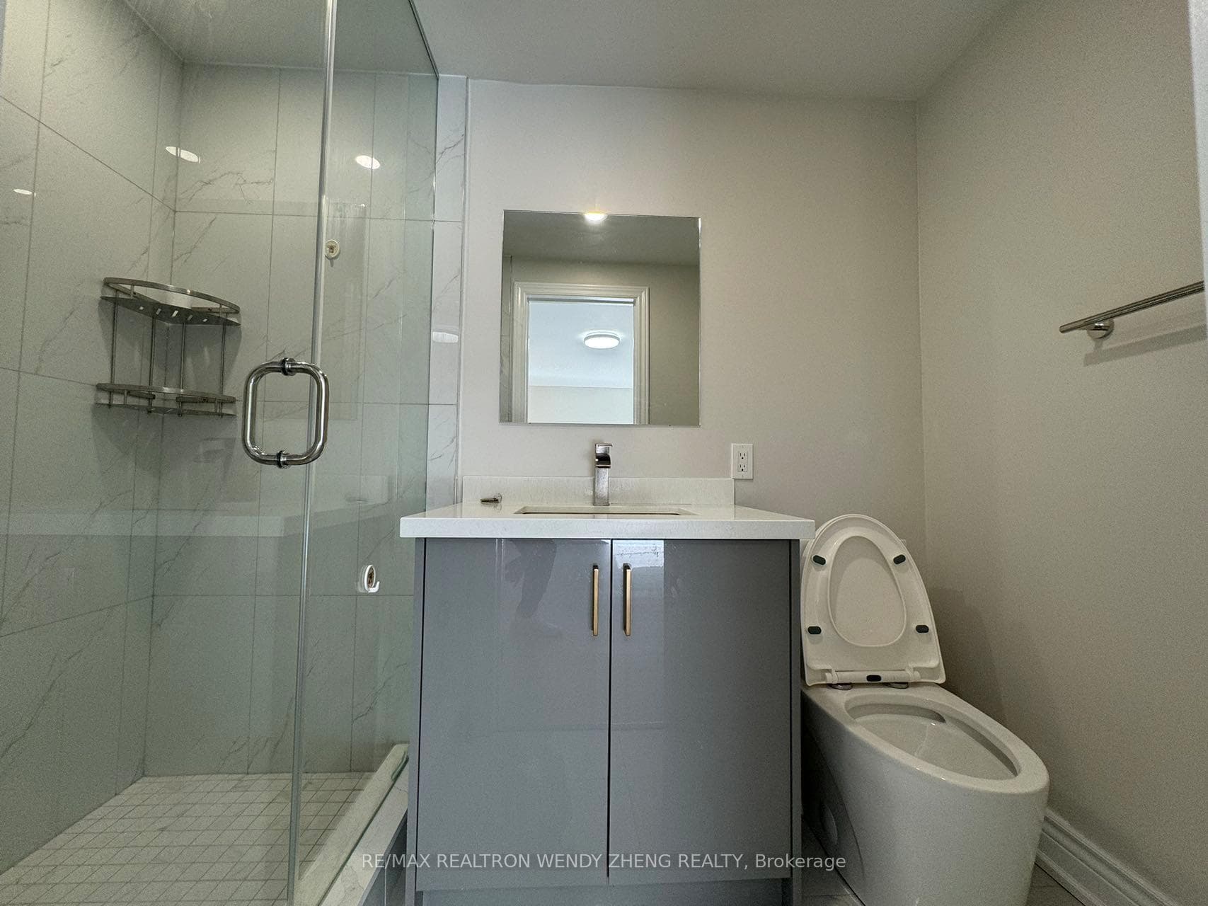 48 Barrington Crescent Unit Upper photo 16