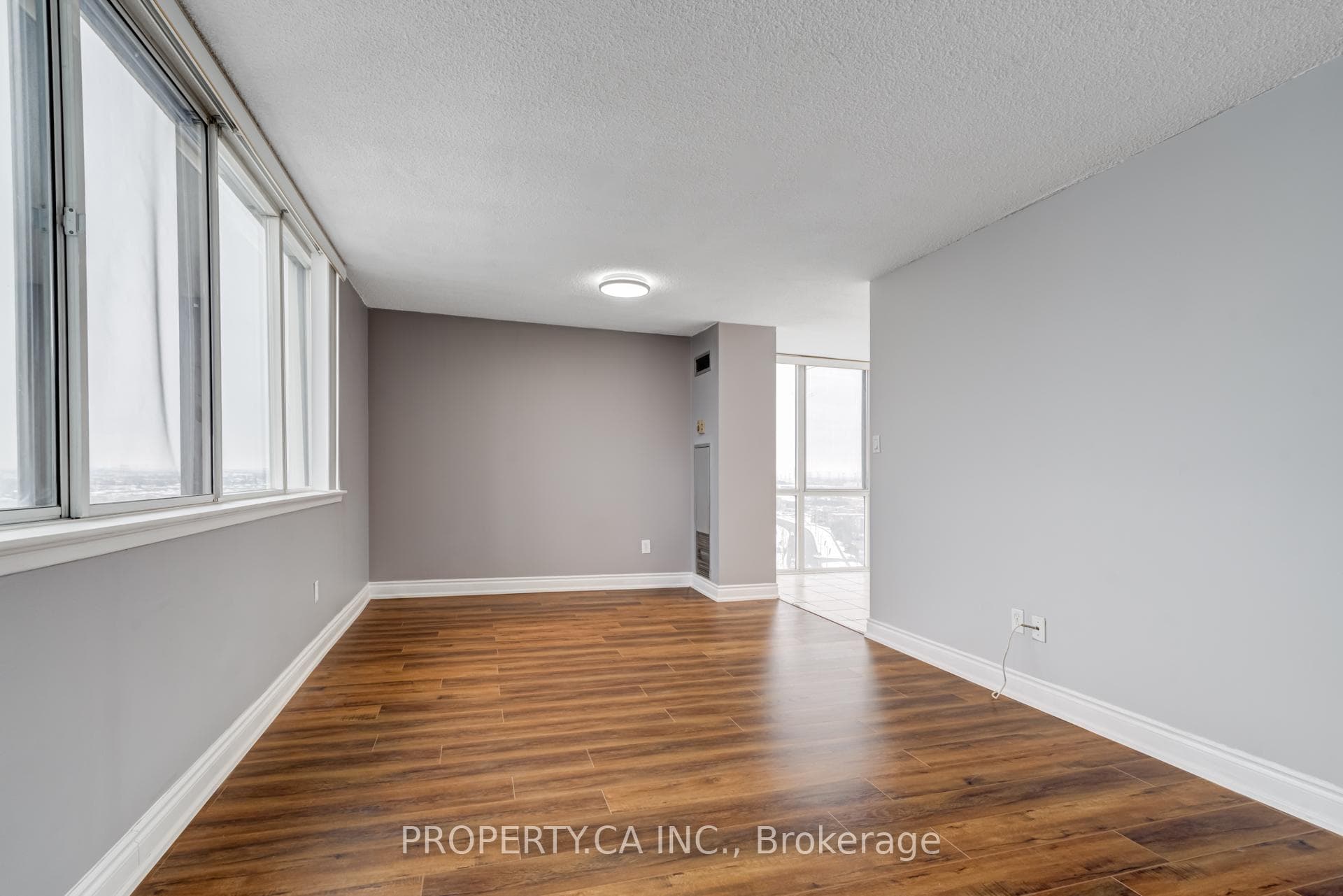 10 Markbrook Lane Unit 1812 photo 3