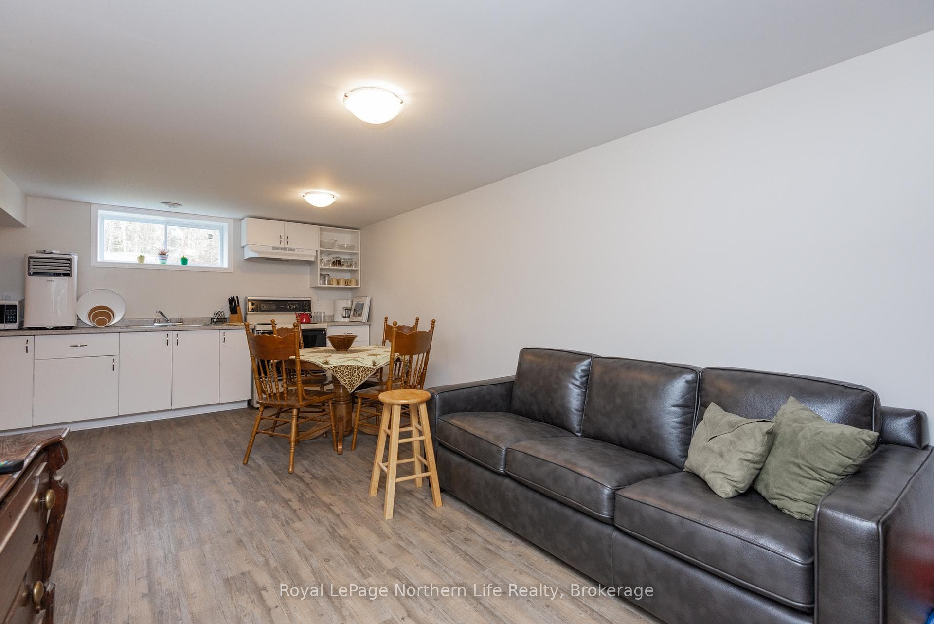 809 CAMERON Road photo 40