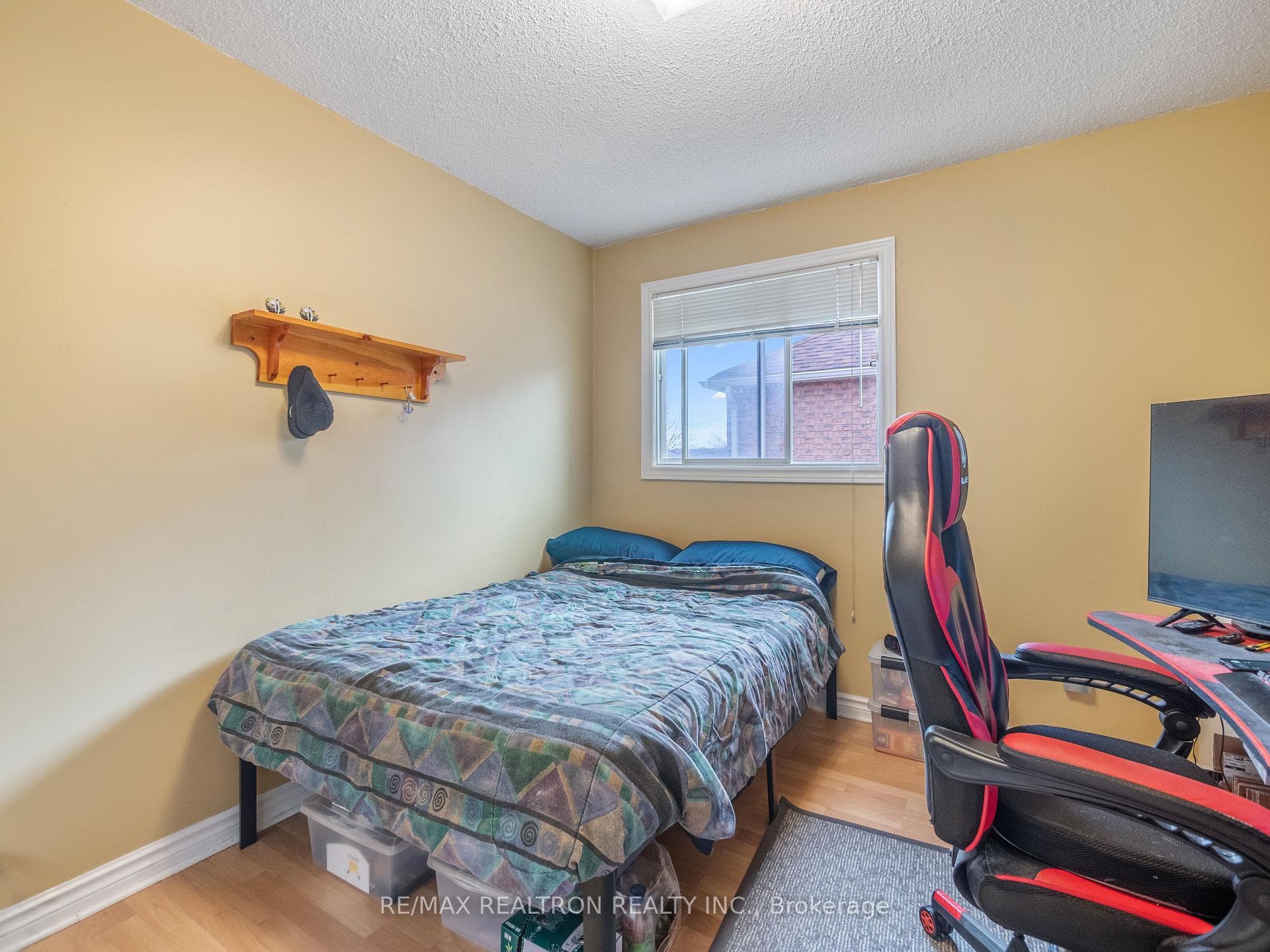 228 Elman Crescent photo 17