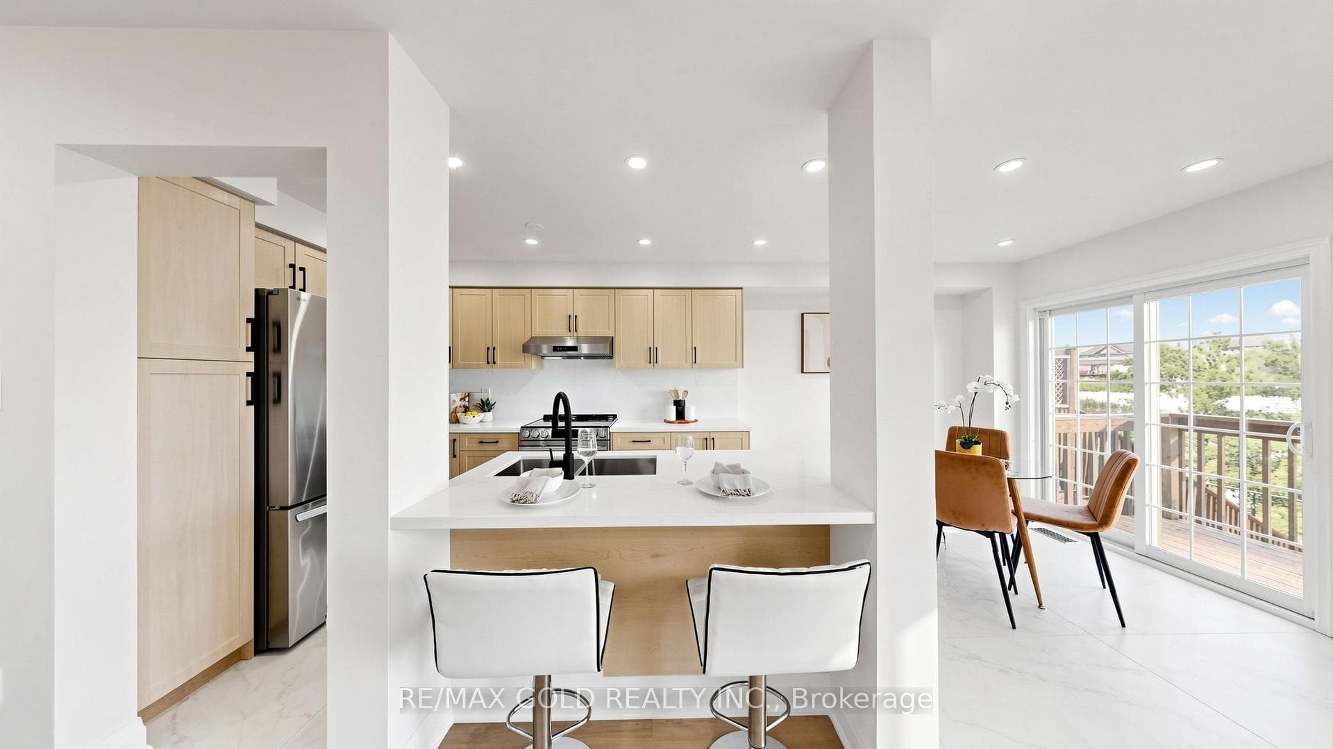 9 Edgewater Court photo 13
