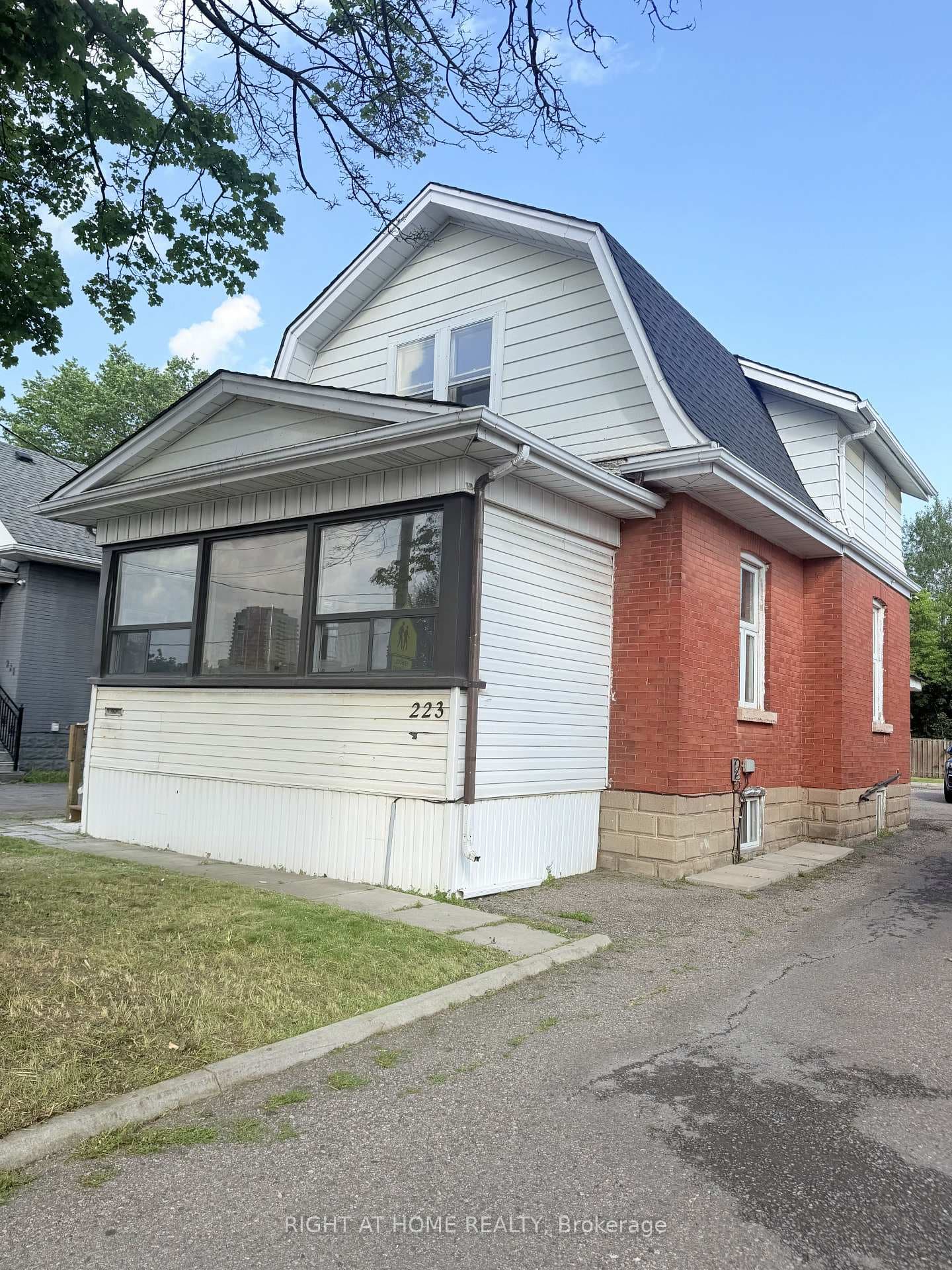 223 Queen Street photo 1