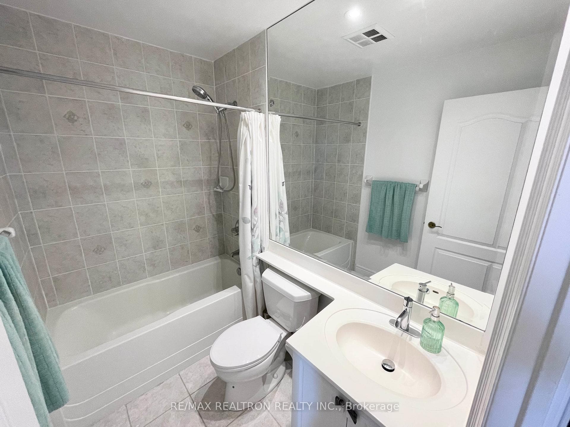 1 Clairtrell Road Unit 1205 photo 13