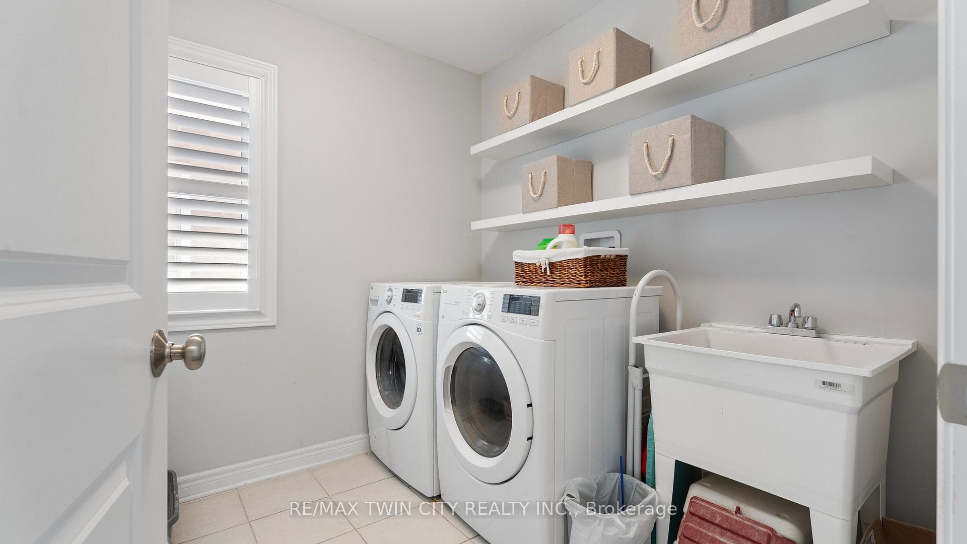Upper level laundry