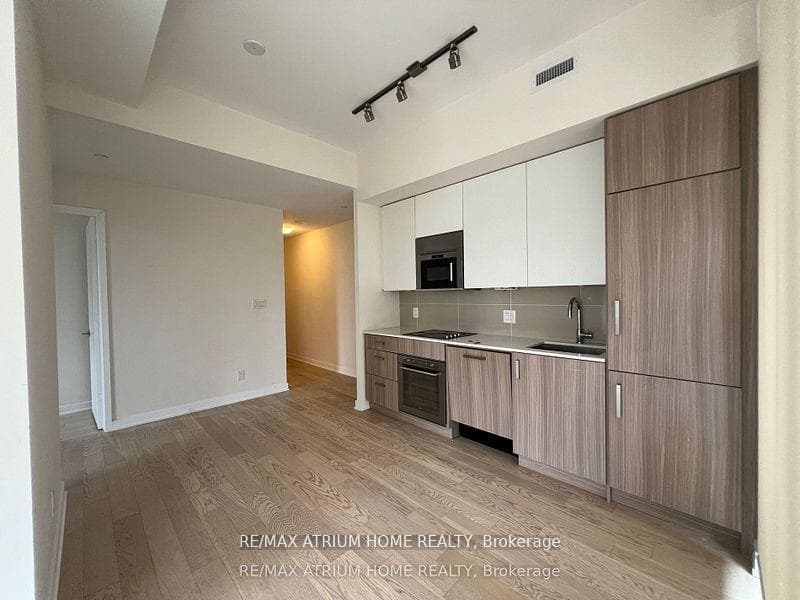 17 Dundonald Street Unit 805 photo 2