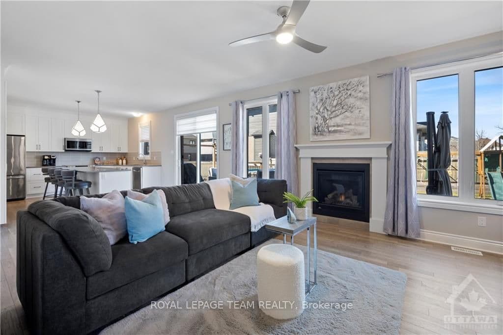 857 PERCIVAL Crescent photo 4